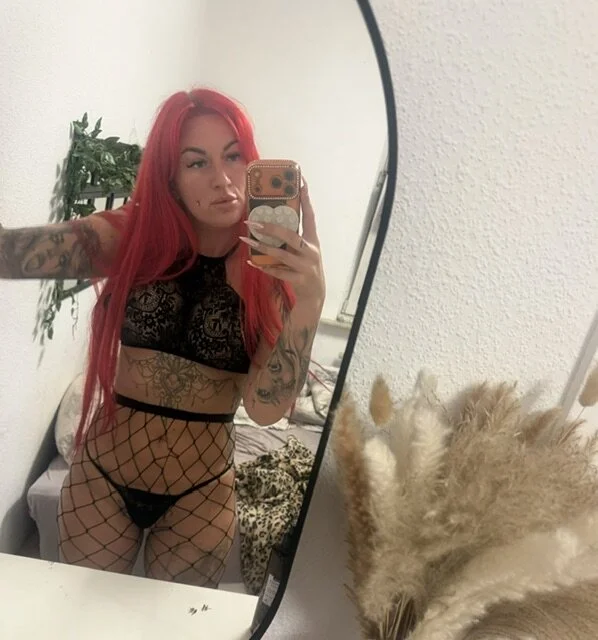 XXX Porn Photo of Nude MrsRedFoxy 6