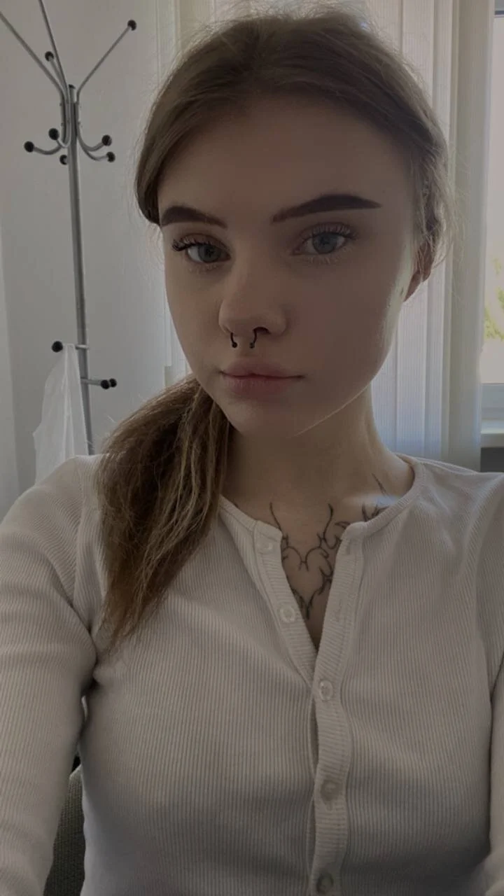 XXX Porn Photo of Nude CarolinePepper 10
