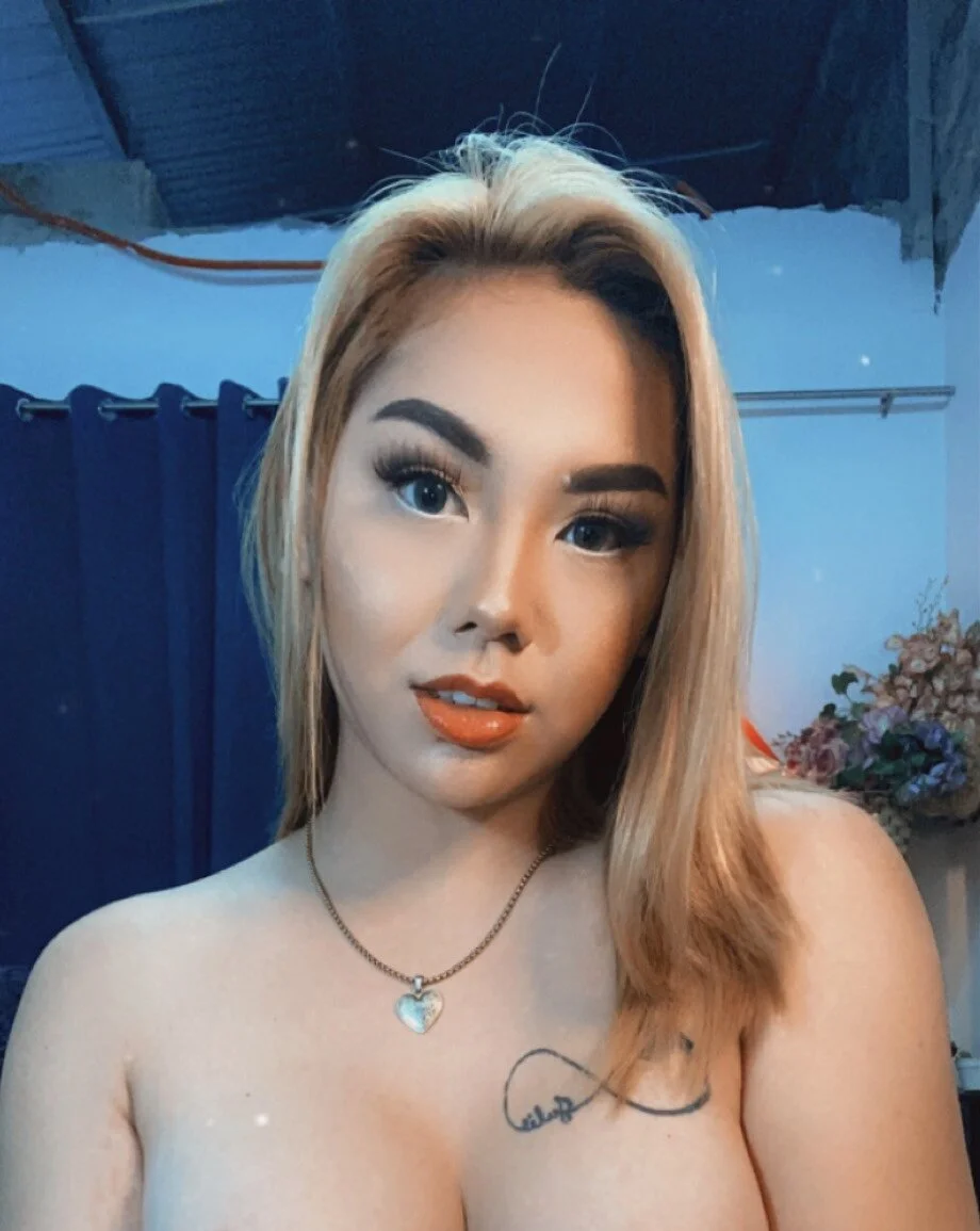 XXX Porn Photo of Nude OliviaWho 4