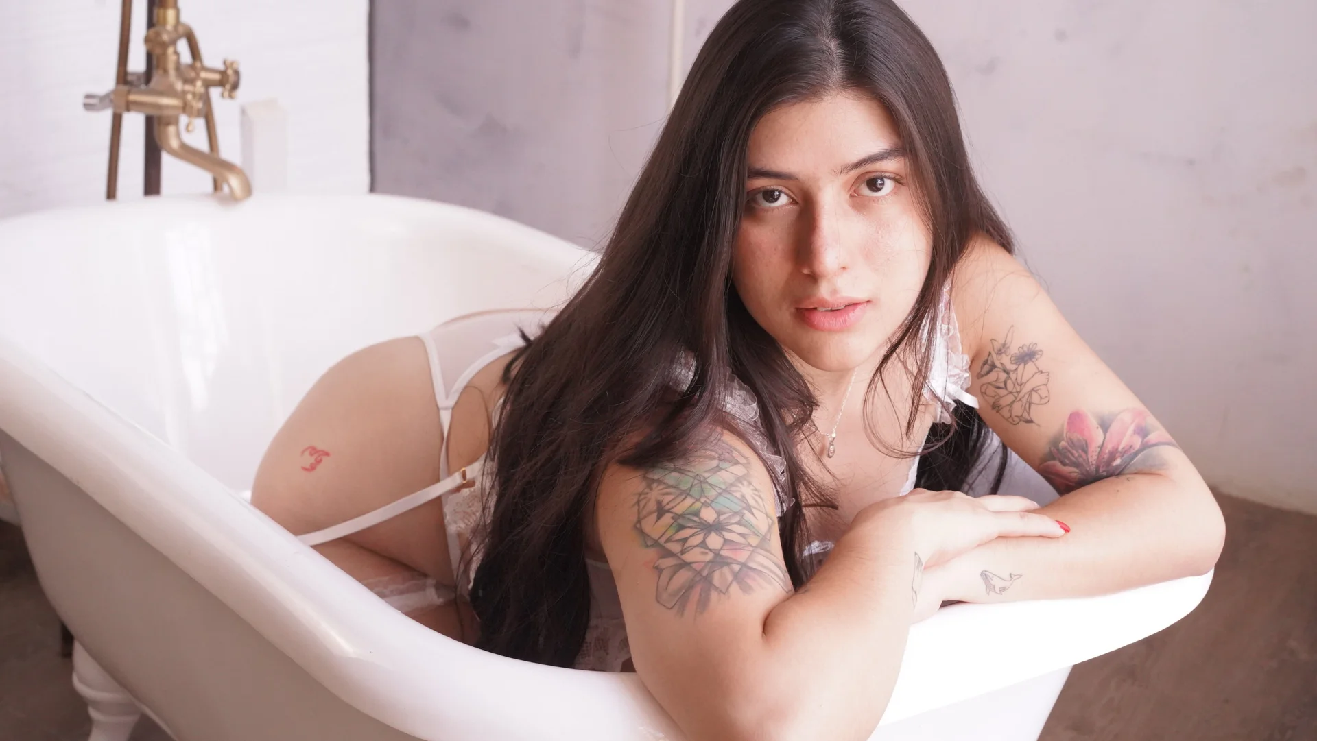 XXX Porn Photo of Nude dakotaa__ 16