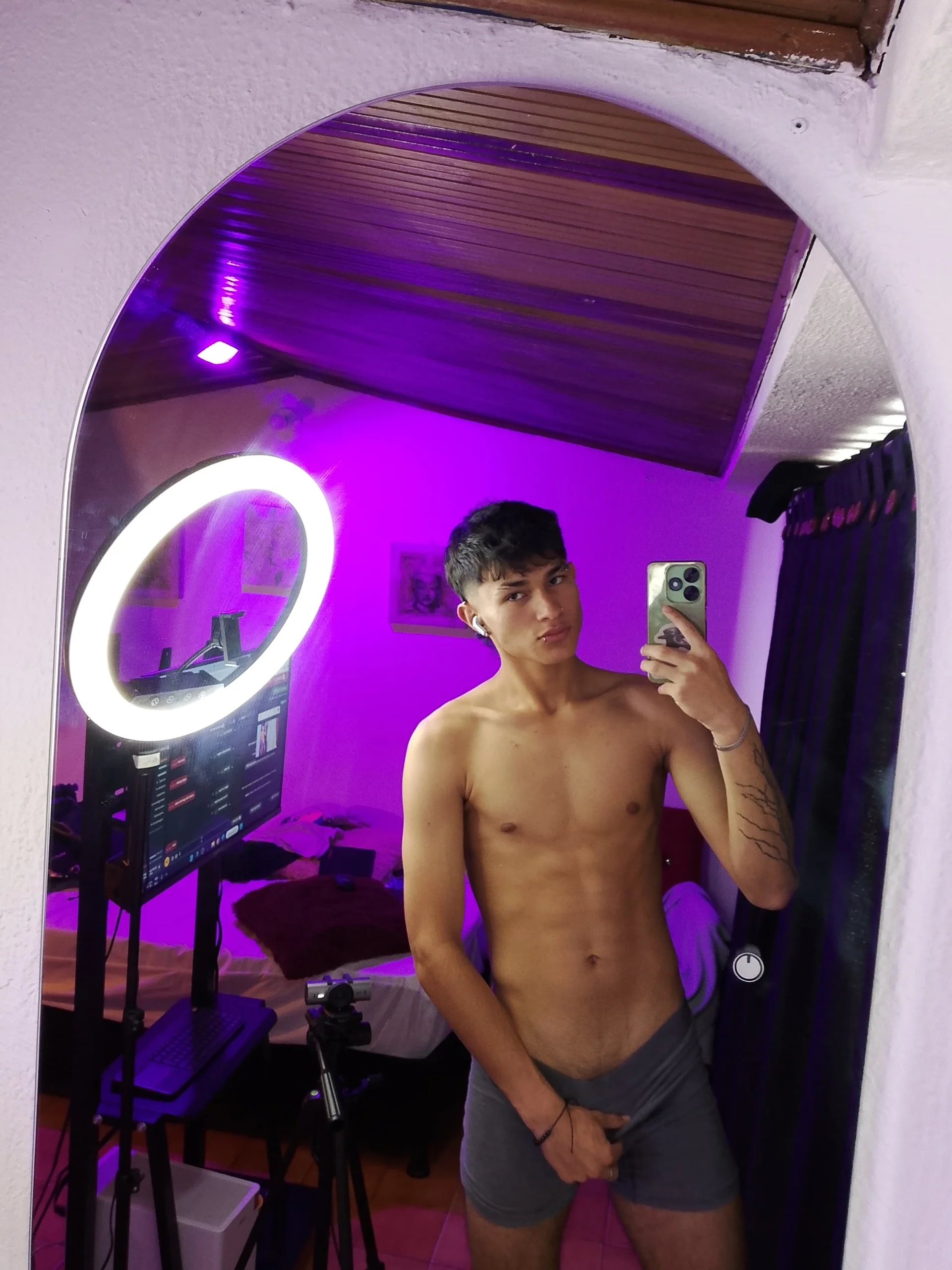 XXX Porn Photo of Nude Bastian_wolf_ 1