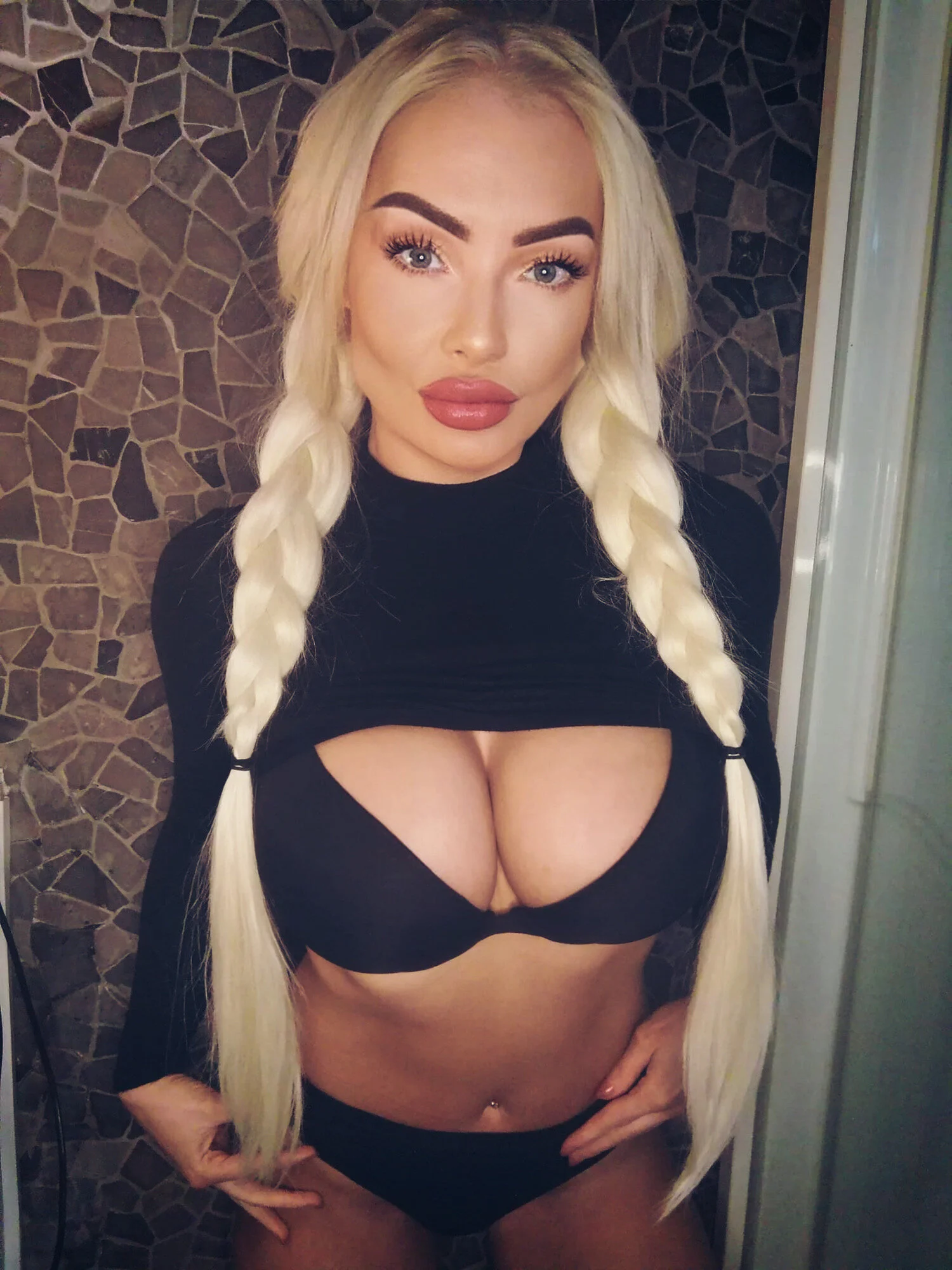 XXX Porn Photo of Nude queenaleksagrey 17