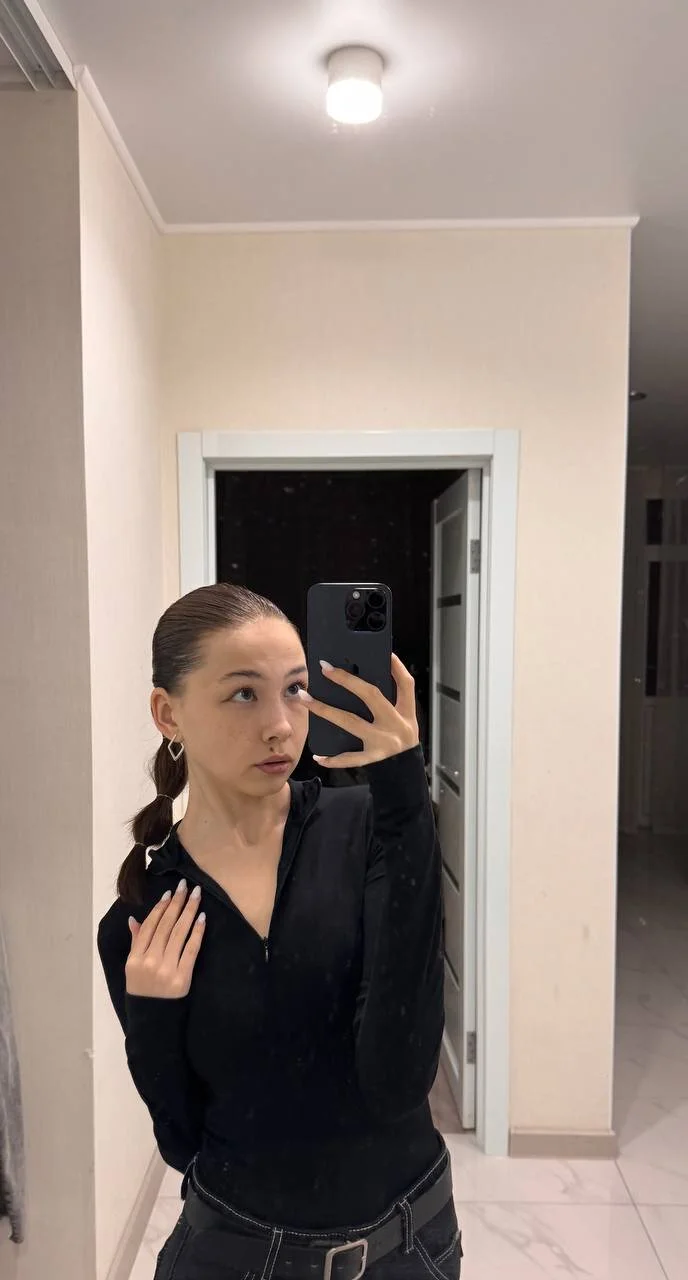 XXX Porn Photo of Nude luna_young 9