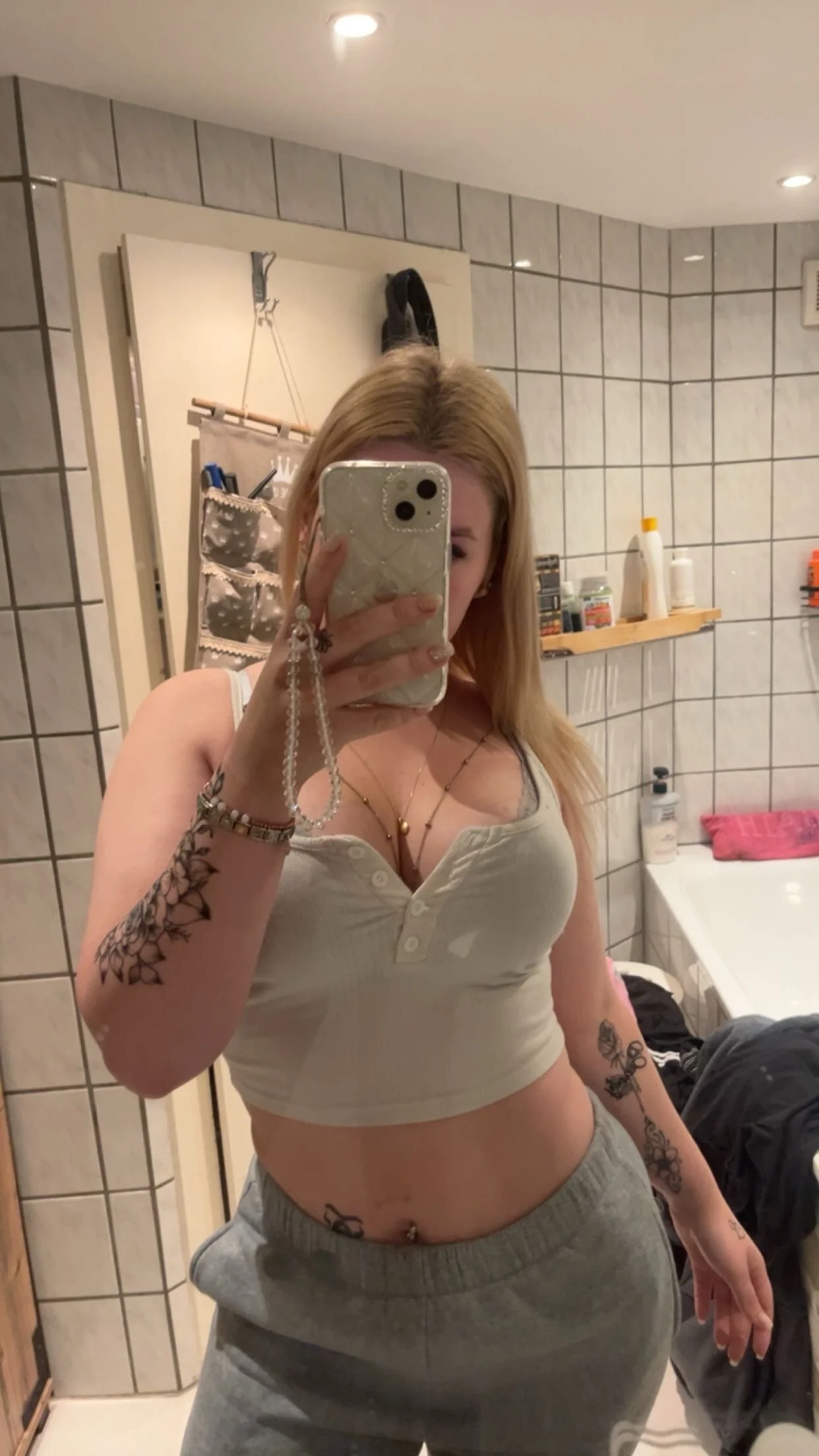 XXX Porn Photo of Nude BlondeChaya 2