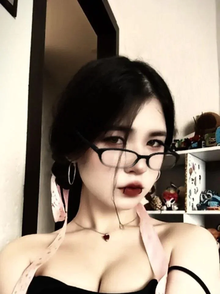 XXX Porn Photo of Nude CicelySturdy 3