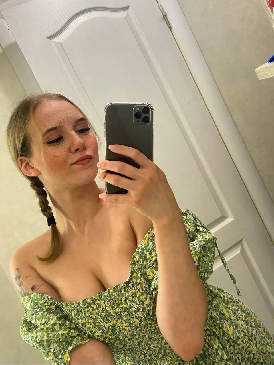 XXX Porn Photo of Nude Casey_Sweeet 44
