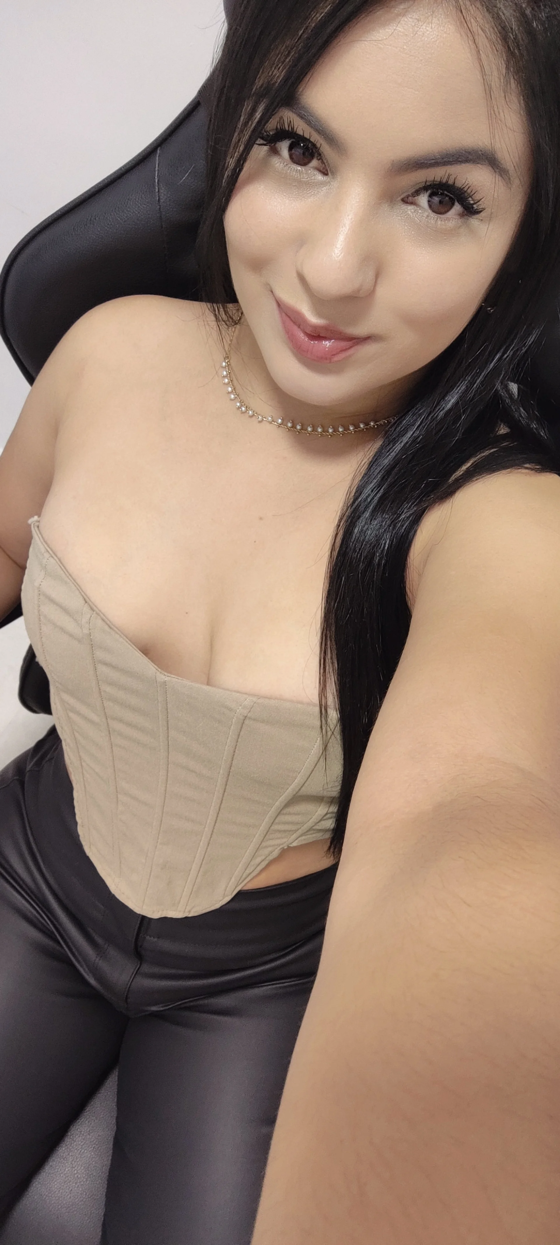 XXX Porn Photo of Nude Lia_Hurley 2