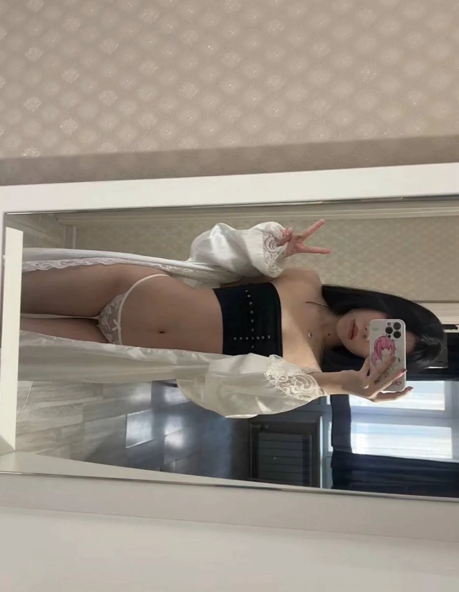 XXX Porn Photo of Nude AprilOnilll 22