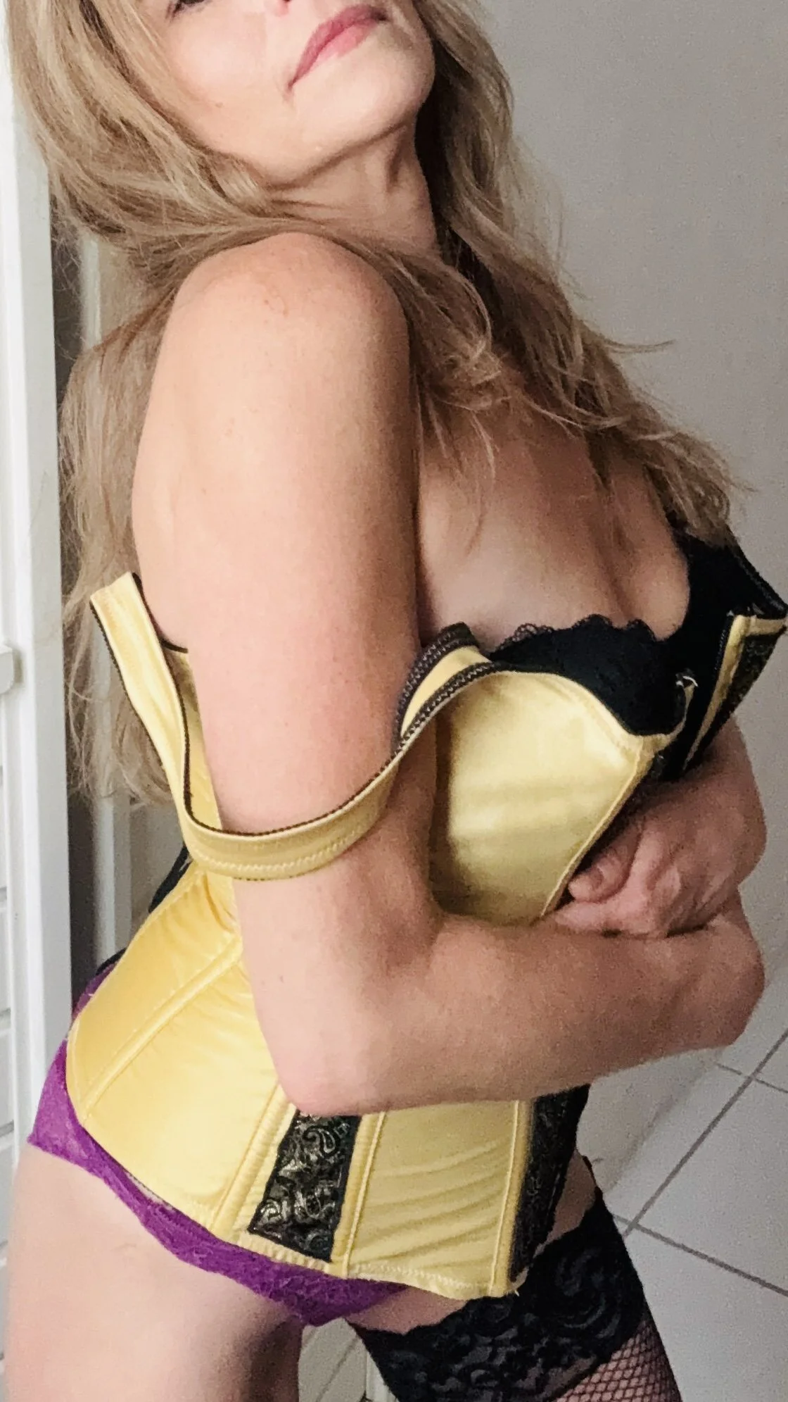 XXX Porn Photo of Nude MommyRubi 13