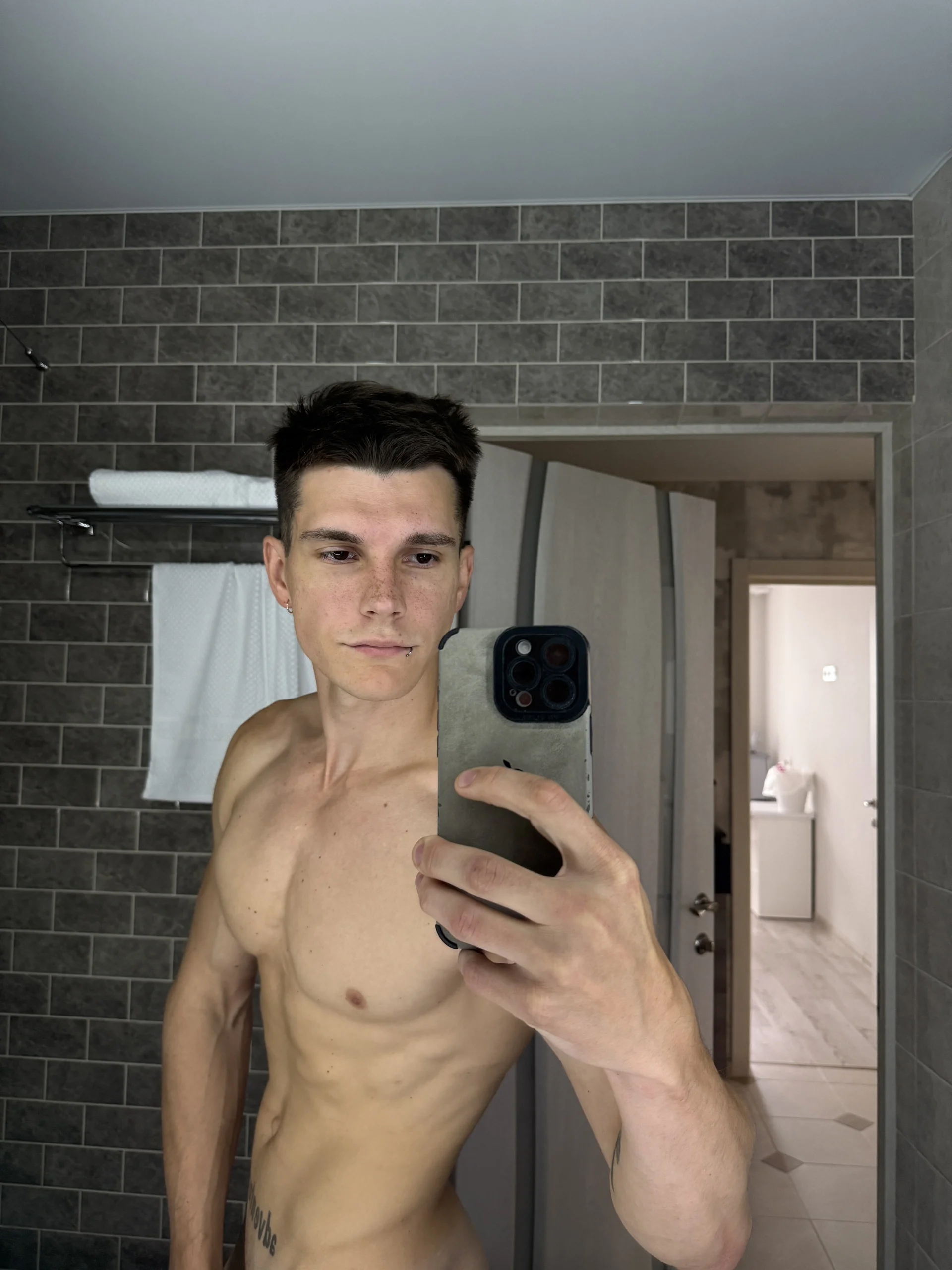 XXX Porn Photo of Nude Eric_Crush 2