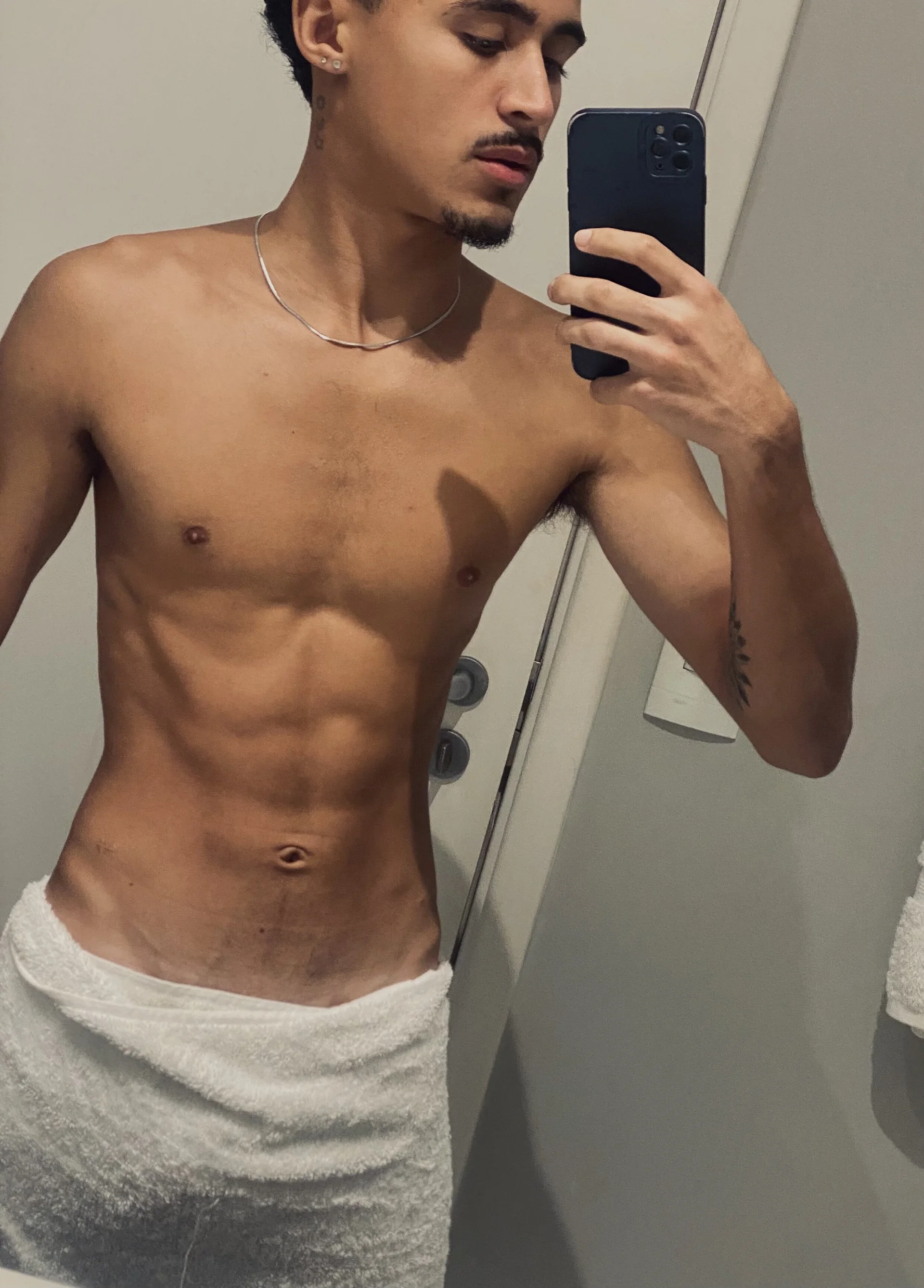 XXX Porn Photo of Nude Mendeslukas 1
