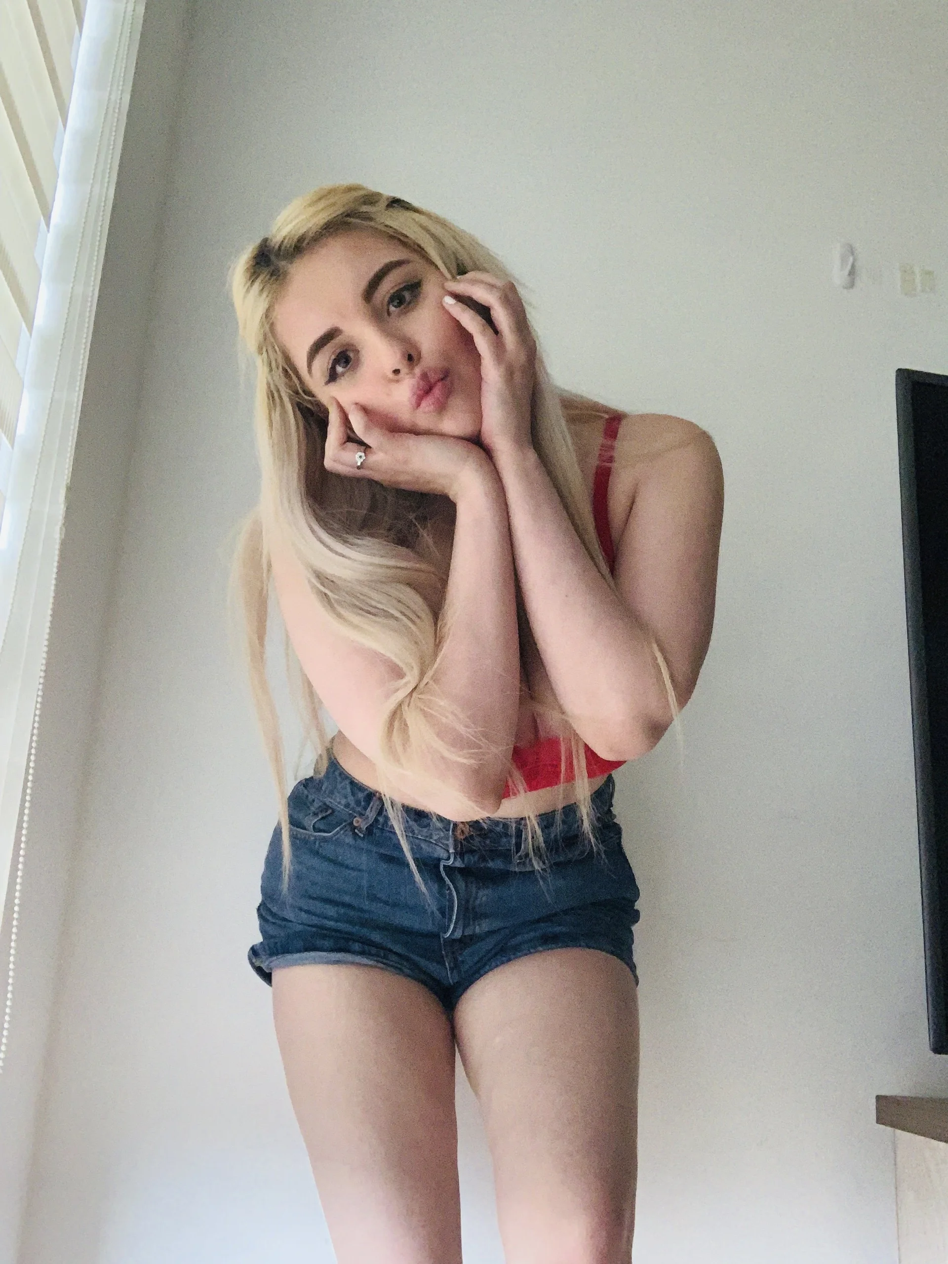 XXX Porn Photo of Nude Alirawrz 29