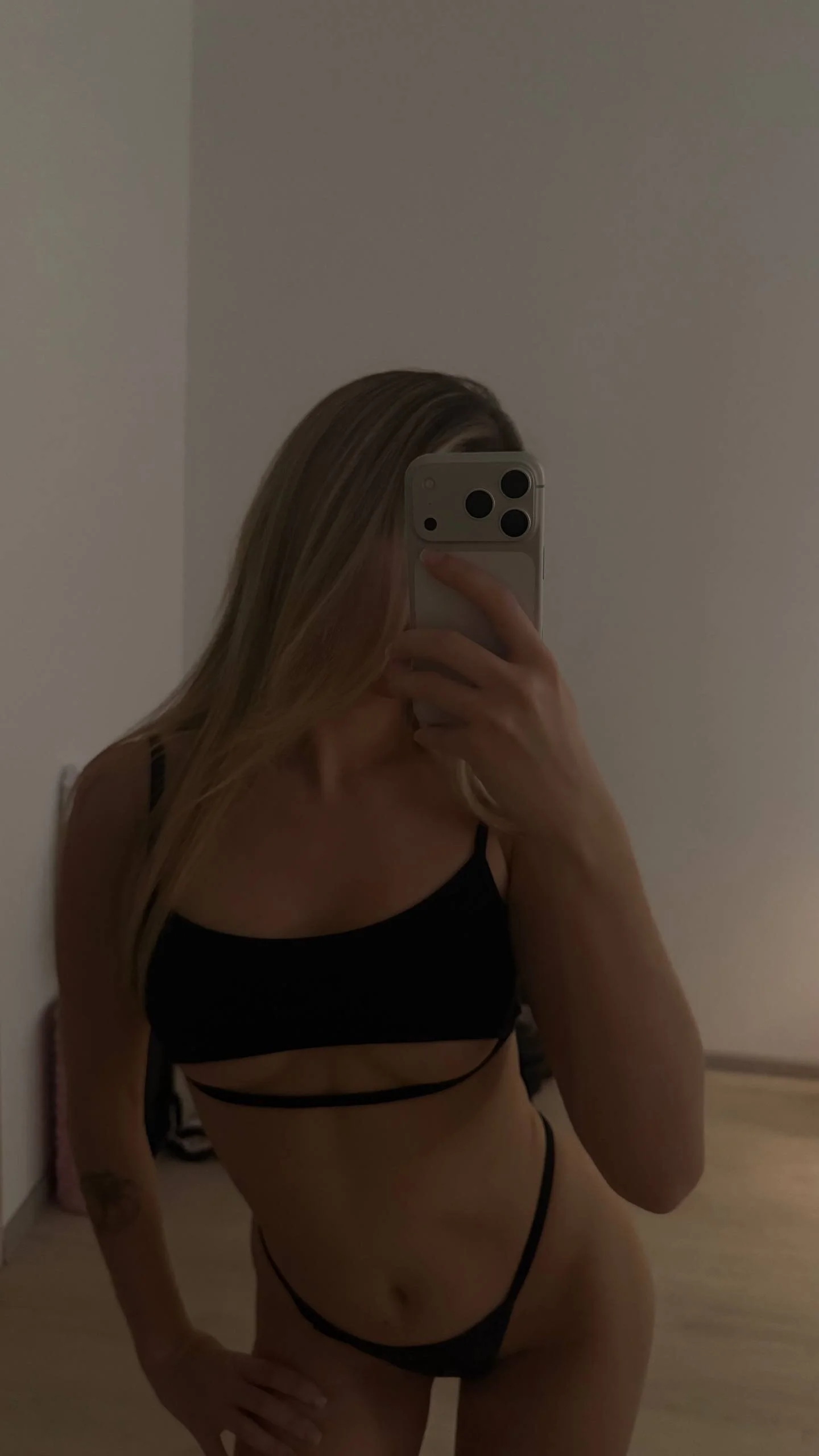 XXX Porn Photo of Nude arielbell_ 7