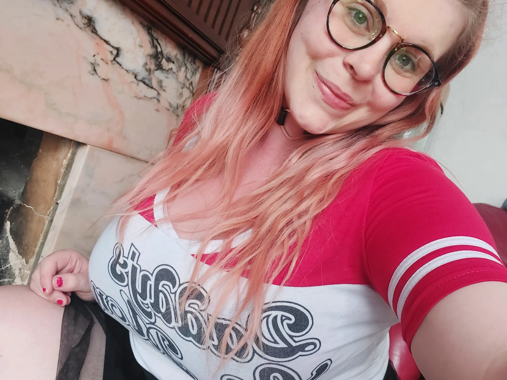 XXX Porn Photo of Nude pinkieMilfPUSY 19