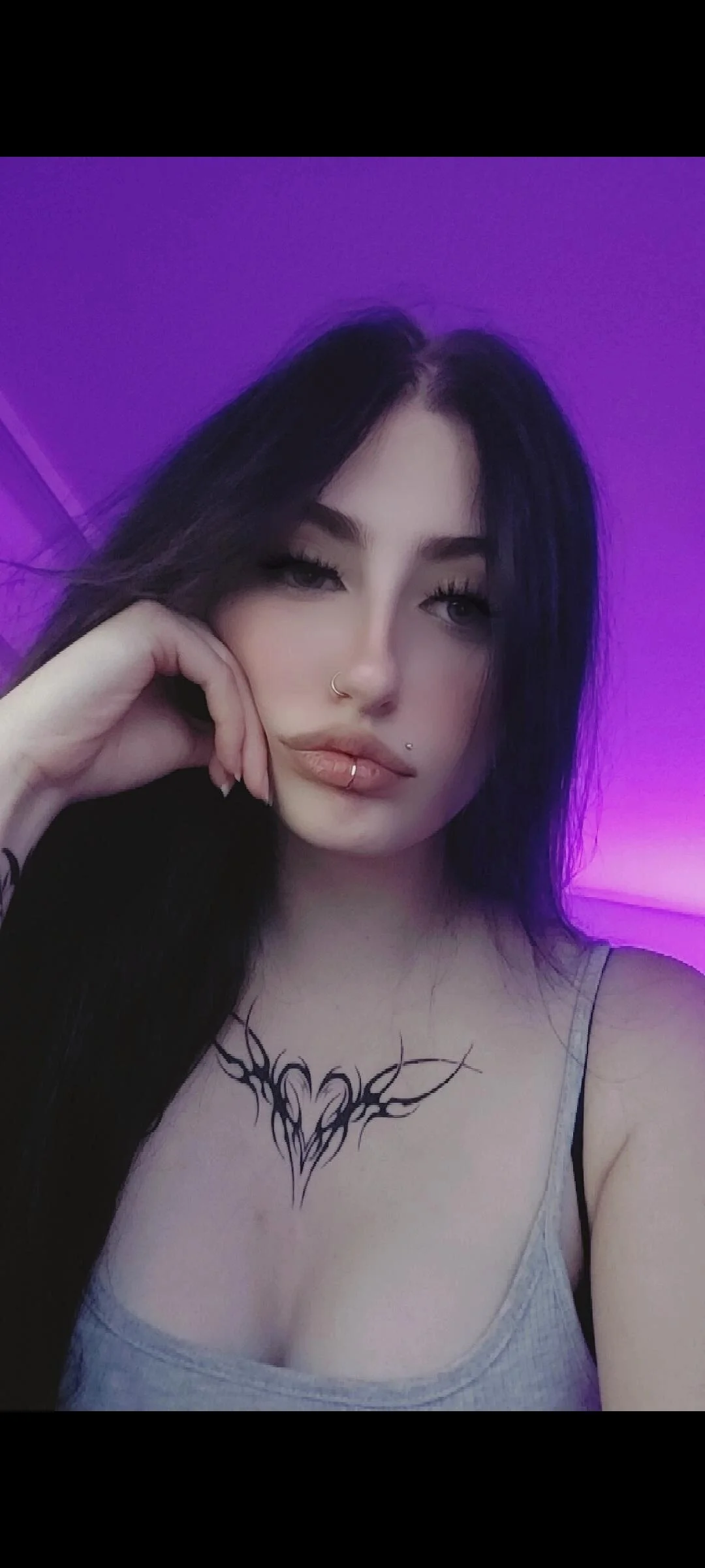 XXX Porn Photo of Nude Gamergirl-Linela 1