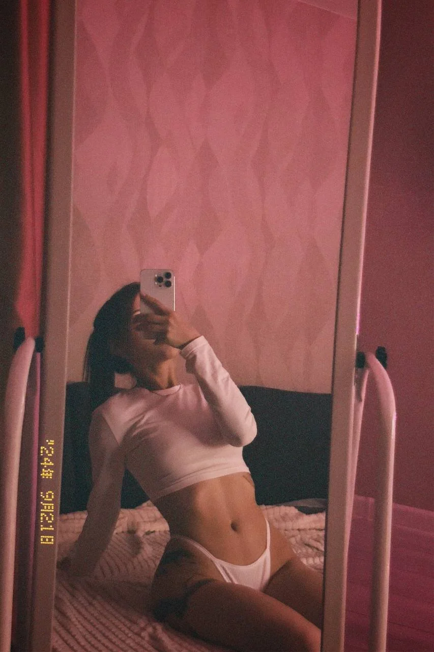 XXX Porn Photo of Nude EmmaVictori1 2