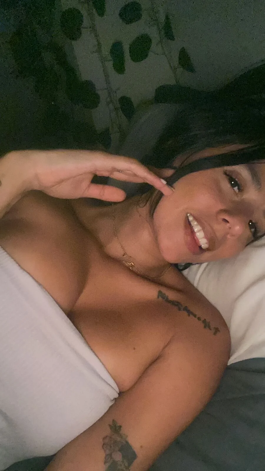 XXX Porn Photo of Nude emillyhills 3