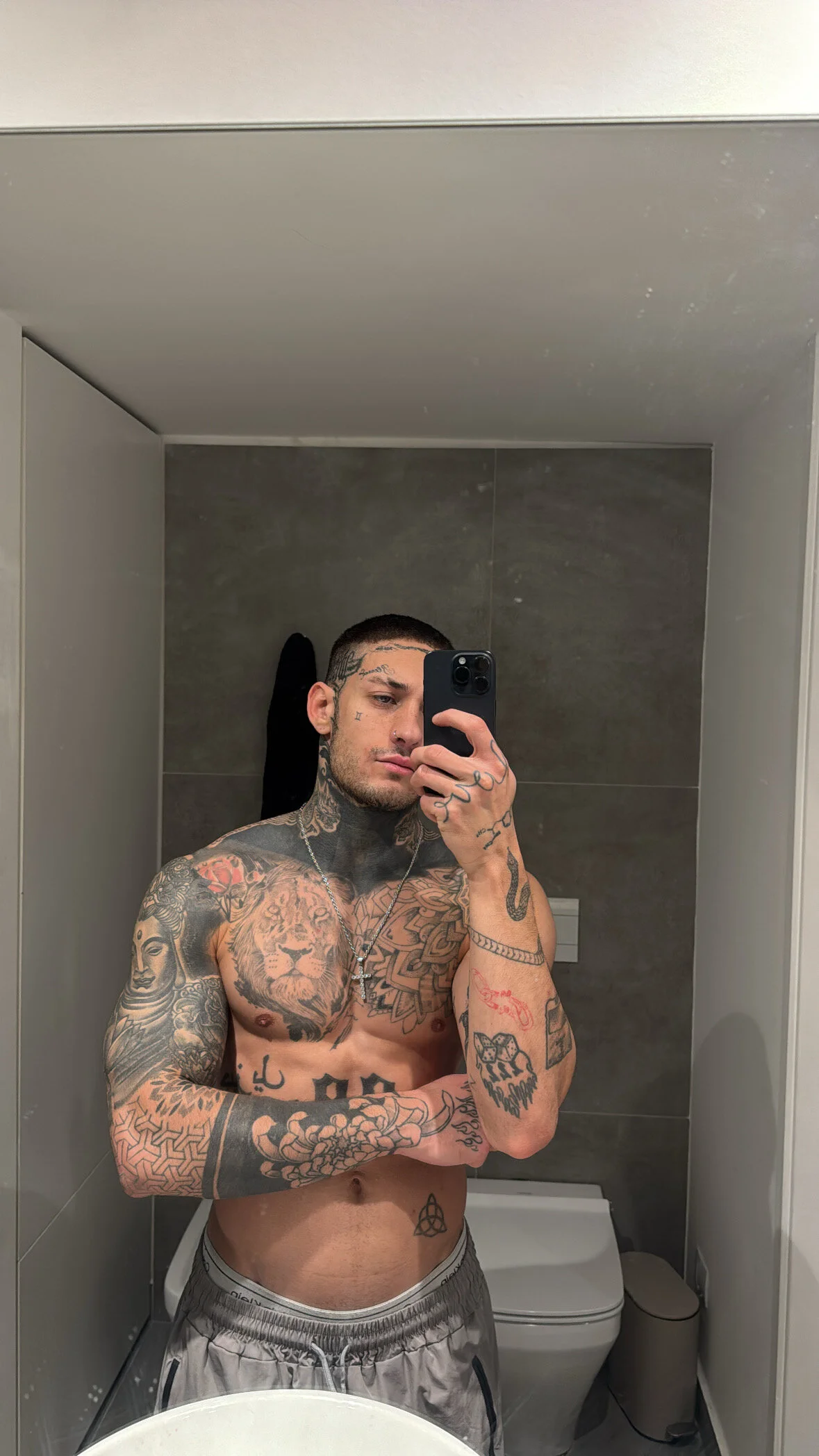 XXX Porn Photo of Nude whoiszeke 5