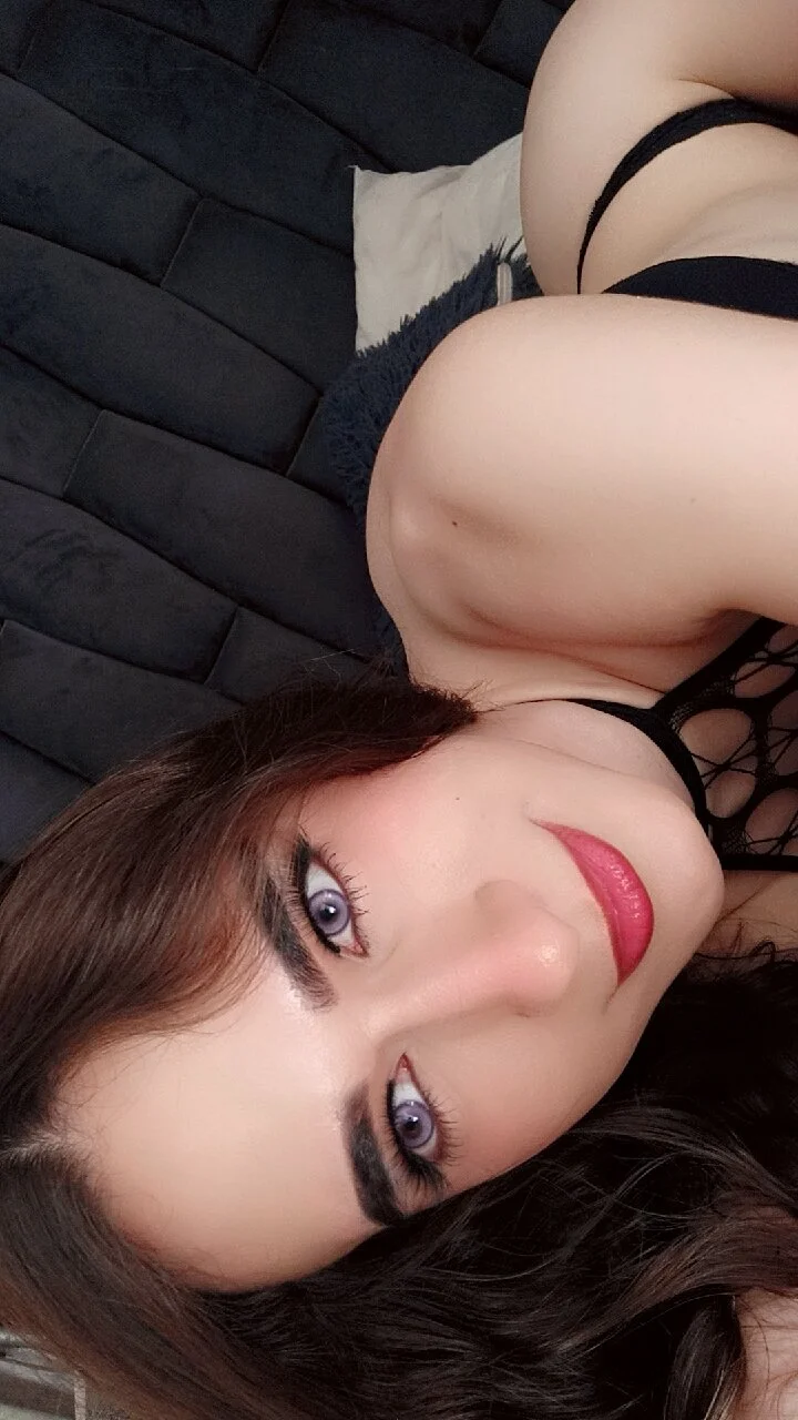 XXX Porn Photo of Nude sexyvioletvalerious 40