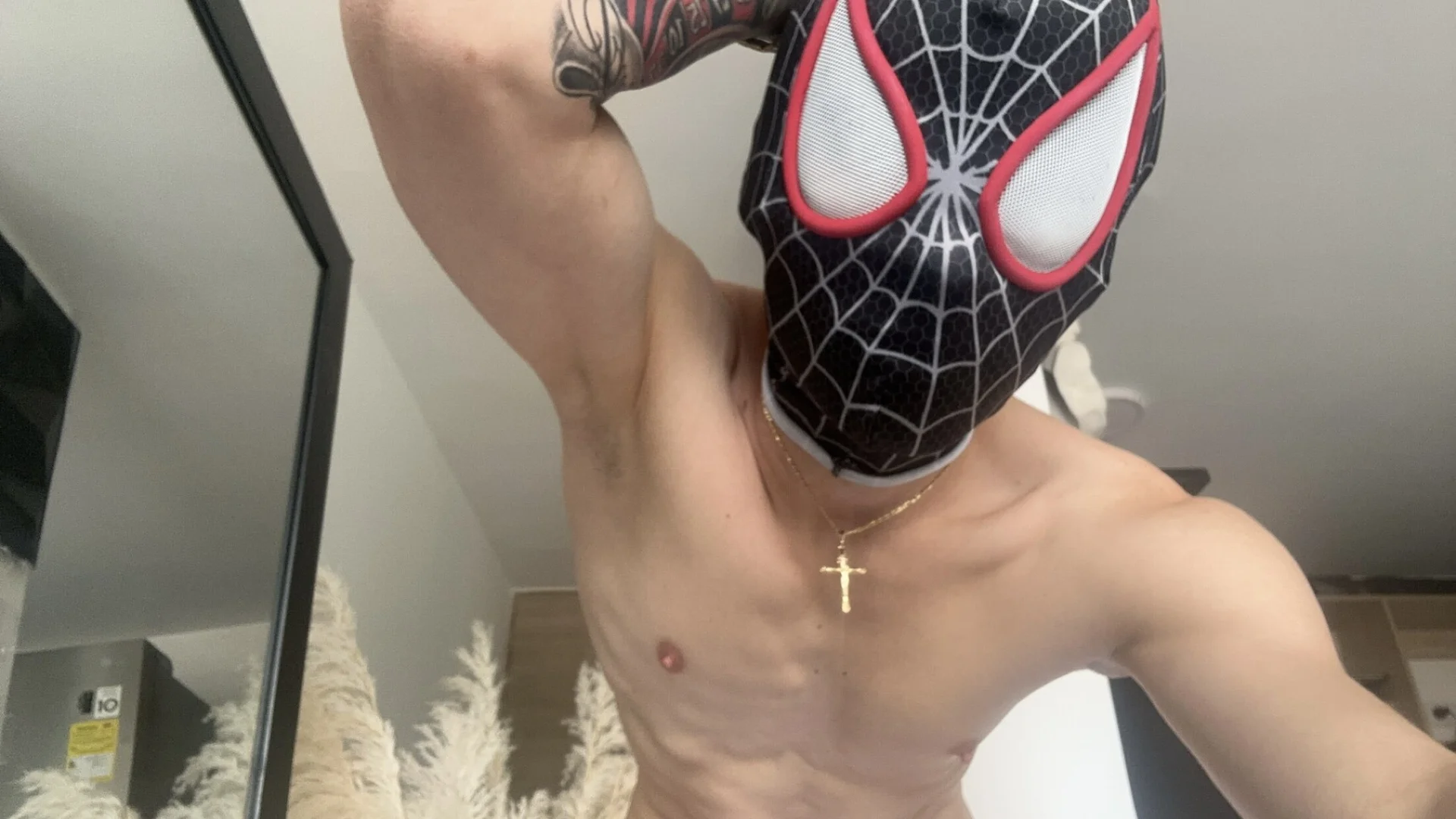 XXX Porn Photo of Nude pretur_cruba1 3