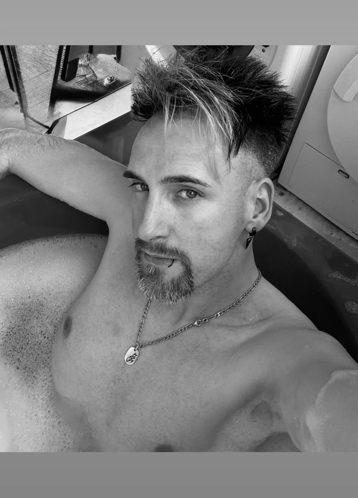 XXX Porn Photo of Nude Lover_Boys1810 2