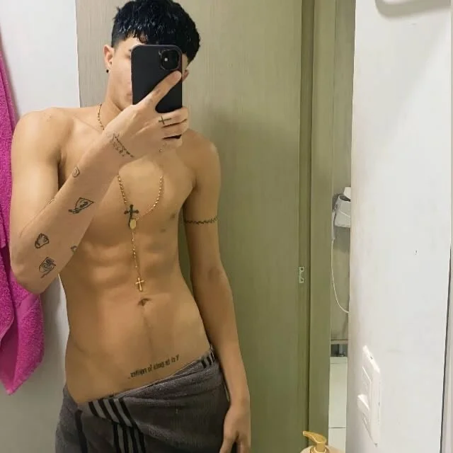 XXX Porn Photo of Nude huge_Santiago 86