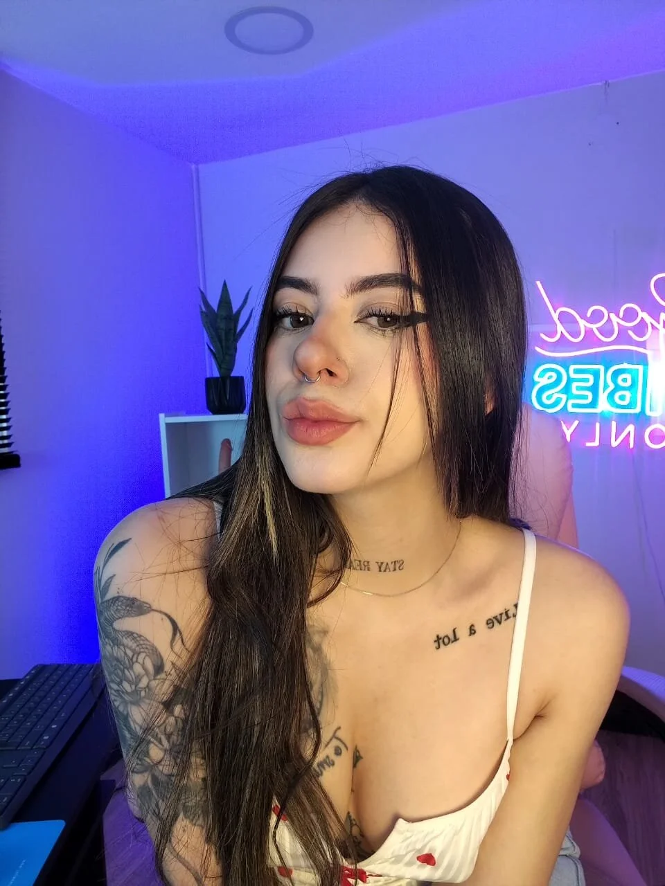 XXX Porn Photo of Nude Alice_Vixen 250