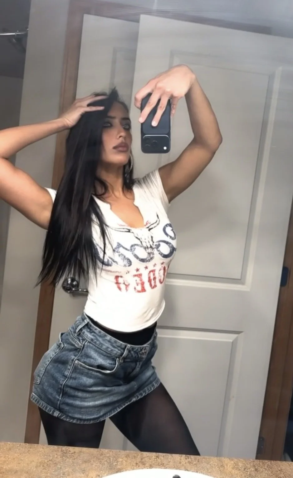 XXX Porn Photo of Nude Nikkiluxxlove 6