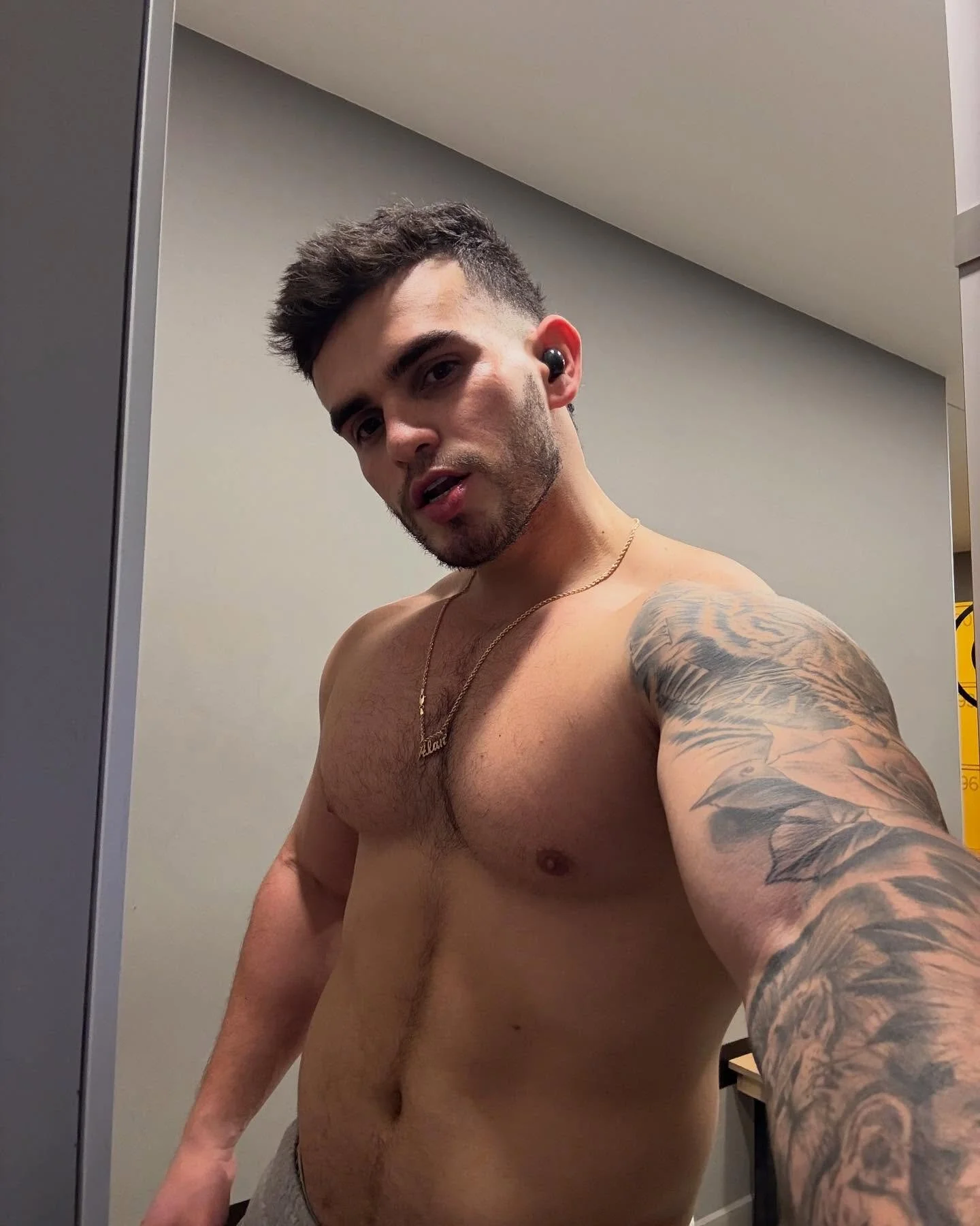XXX Porn Photo of Nude Ricardogo19 11