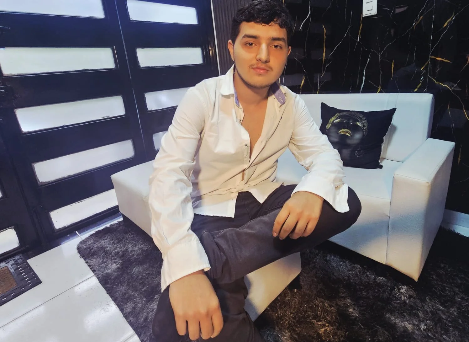 XXX Porn Photo of Nude Oliver_Jamees 2