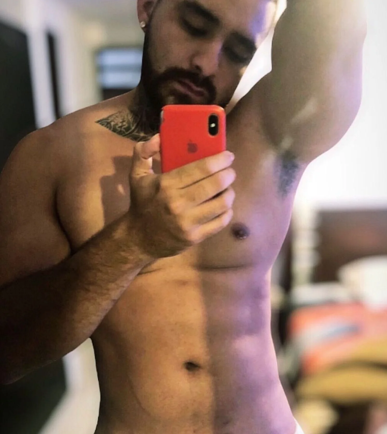 XXX Porn Photo of Nude aronmiller404 13