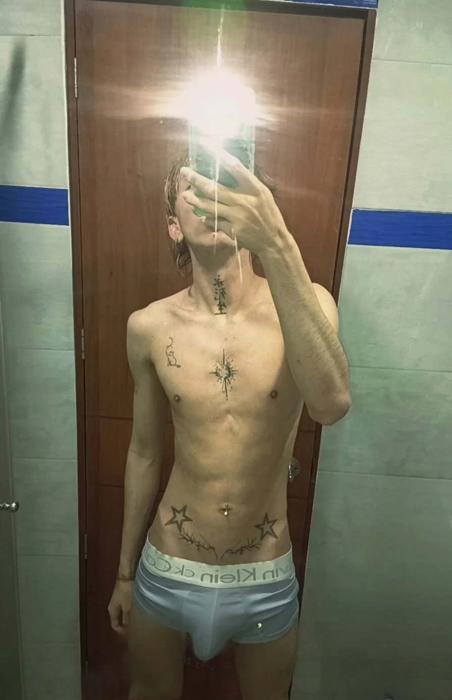 XXX Porn Photo of Nude golden_twink_ 4