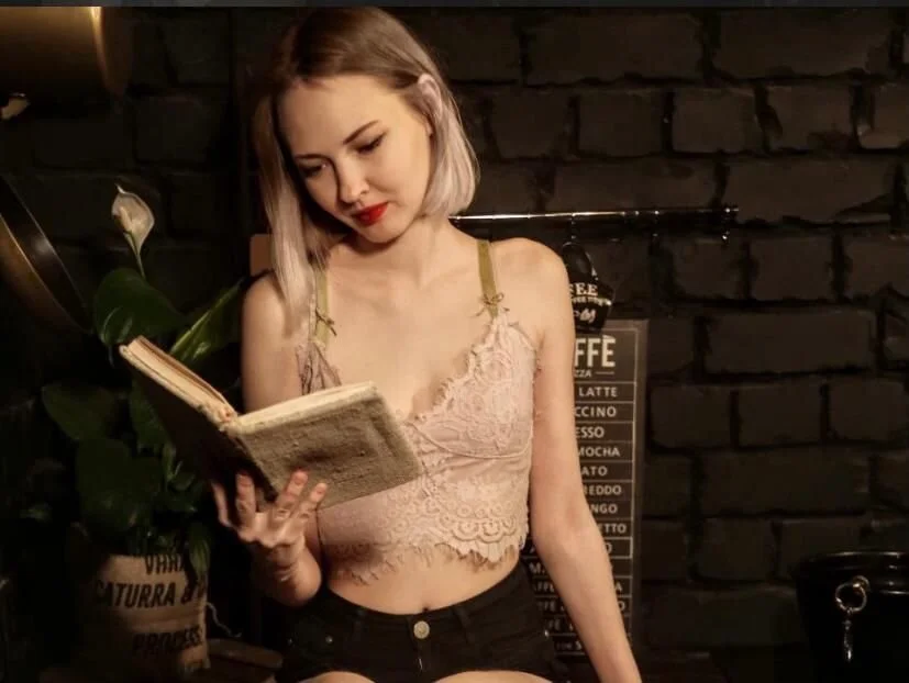 XXX Porn Photo of Nude VioletLily 2