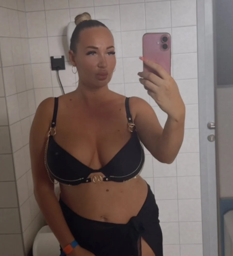 XXX Porn Photo of Nude NellyExtraa 20