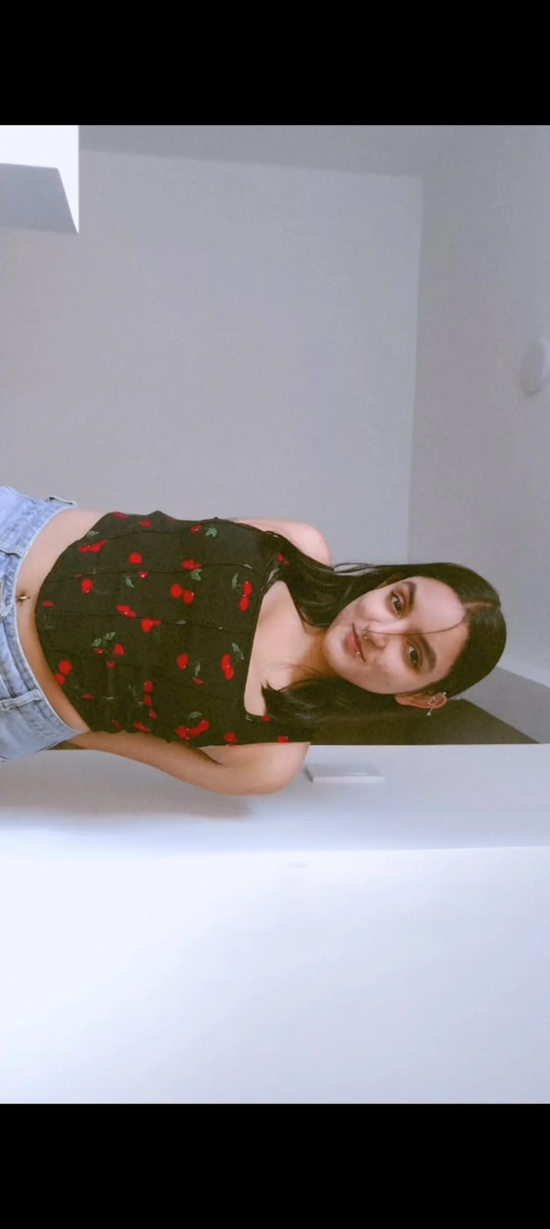 XXX Porn Photo of Nude Ari_20_ 21
