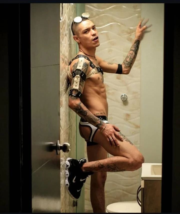 XXX Porn Photo of Nude logan-wollf 8