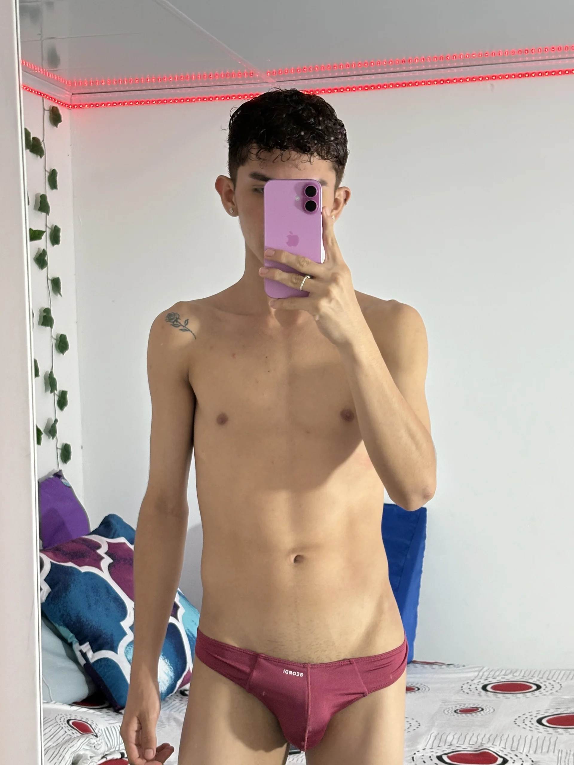 XXX Porn Photo of Nude Noah_tyler_ 3