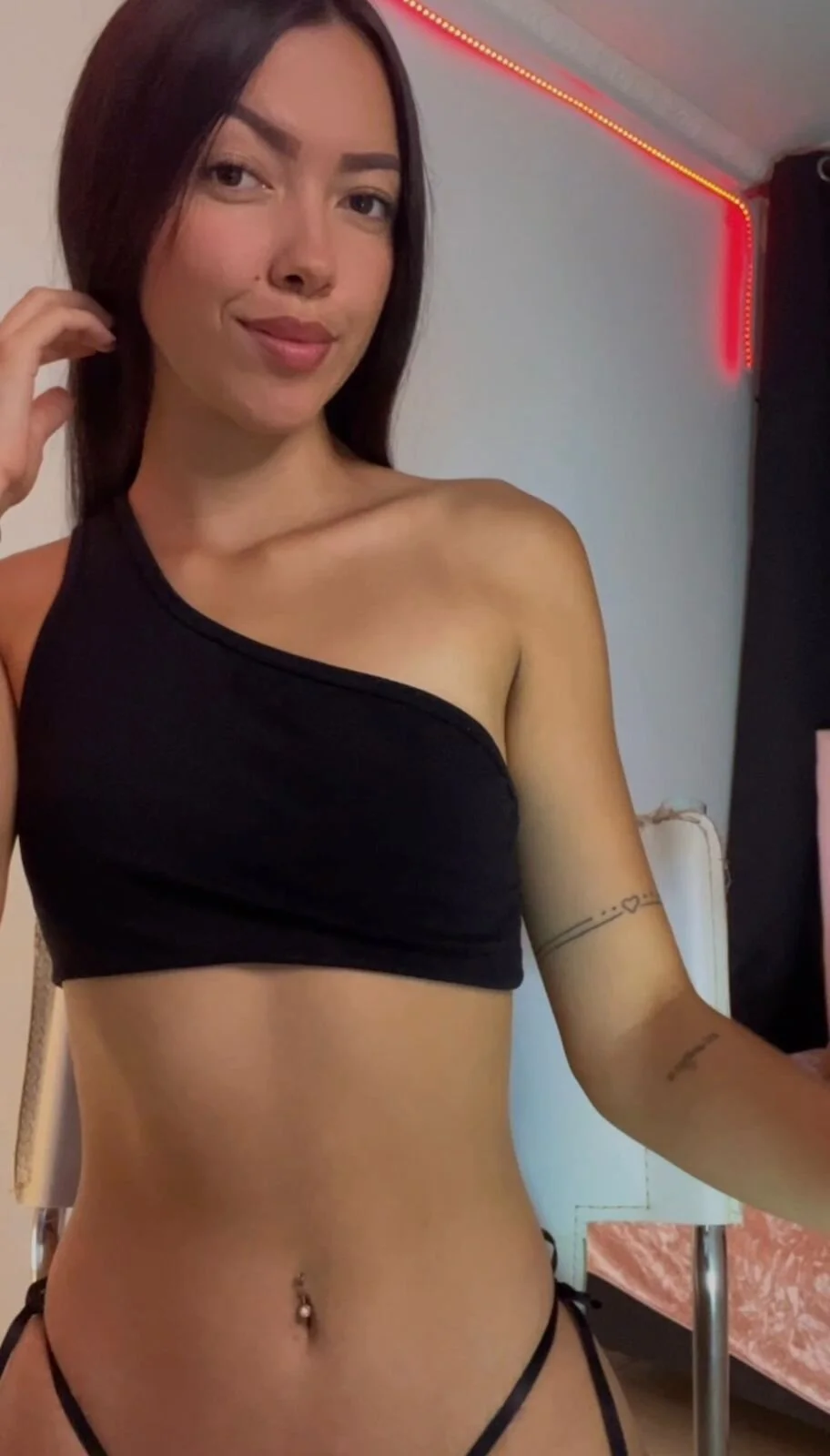 XXX Porn Photo of Nude fox_valerie 1
