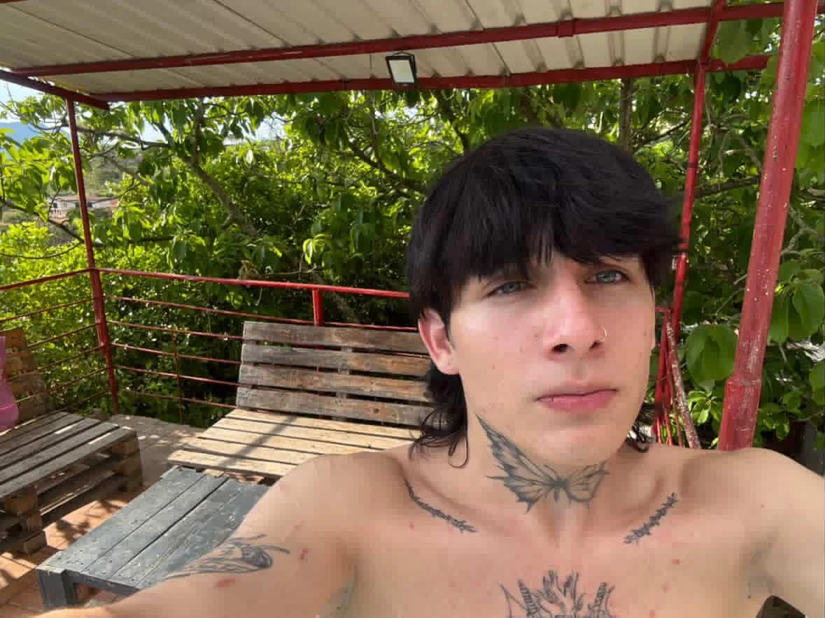 XXX Porn Photo of Nude Cry_thereal 2