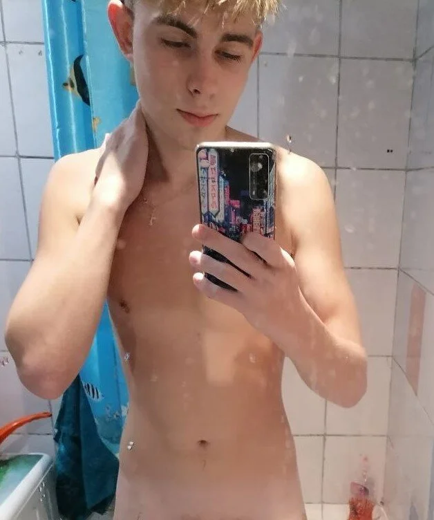 XXX Porn Photo of Nude Student_Oliver 3