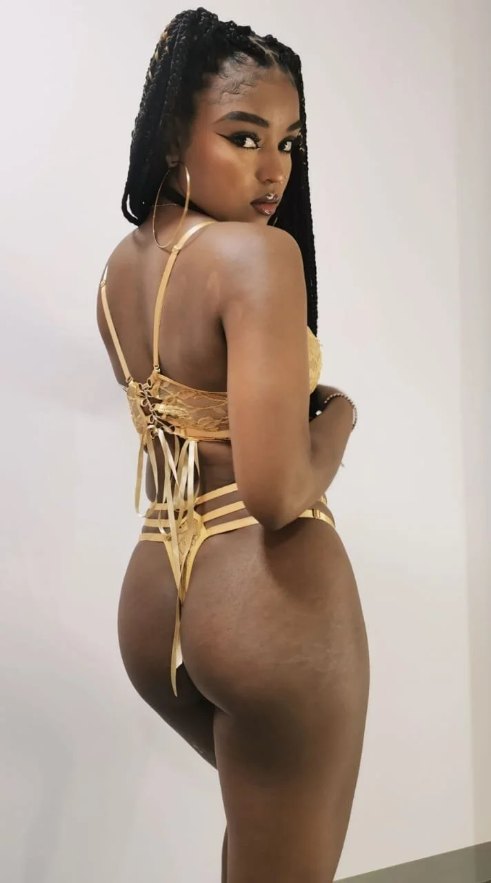 XXX Porn Photo of Nude malu_horny_69 22