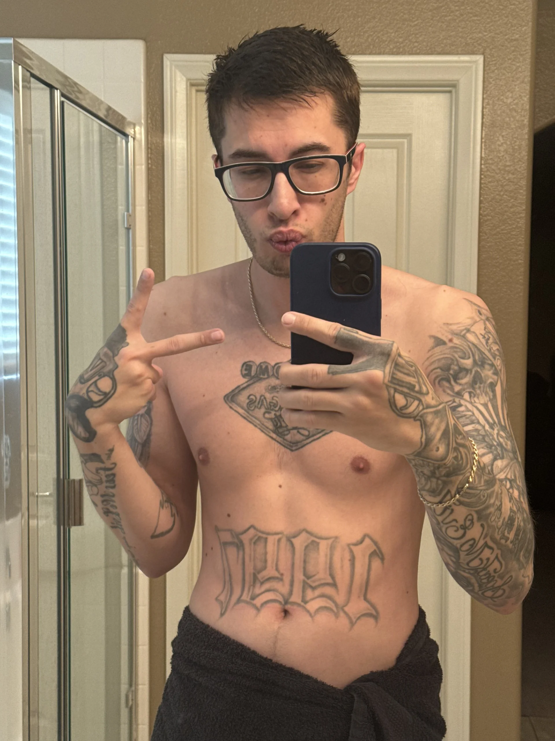 XXX Porn Photo of Nude JuicyJoshy 166