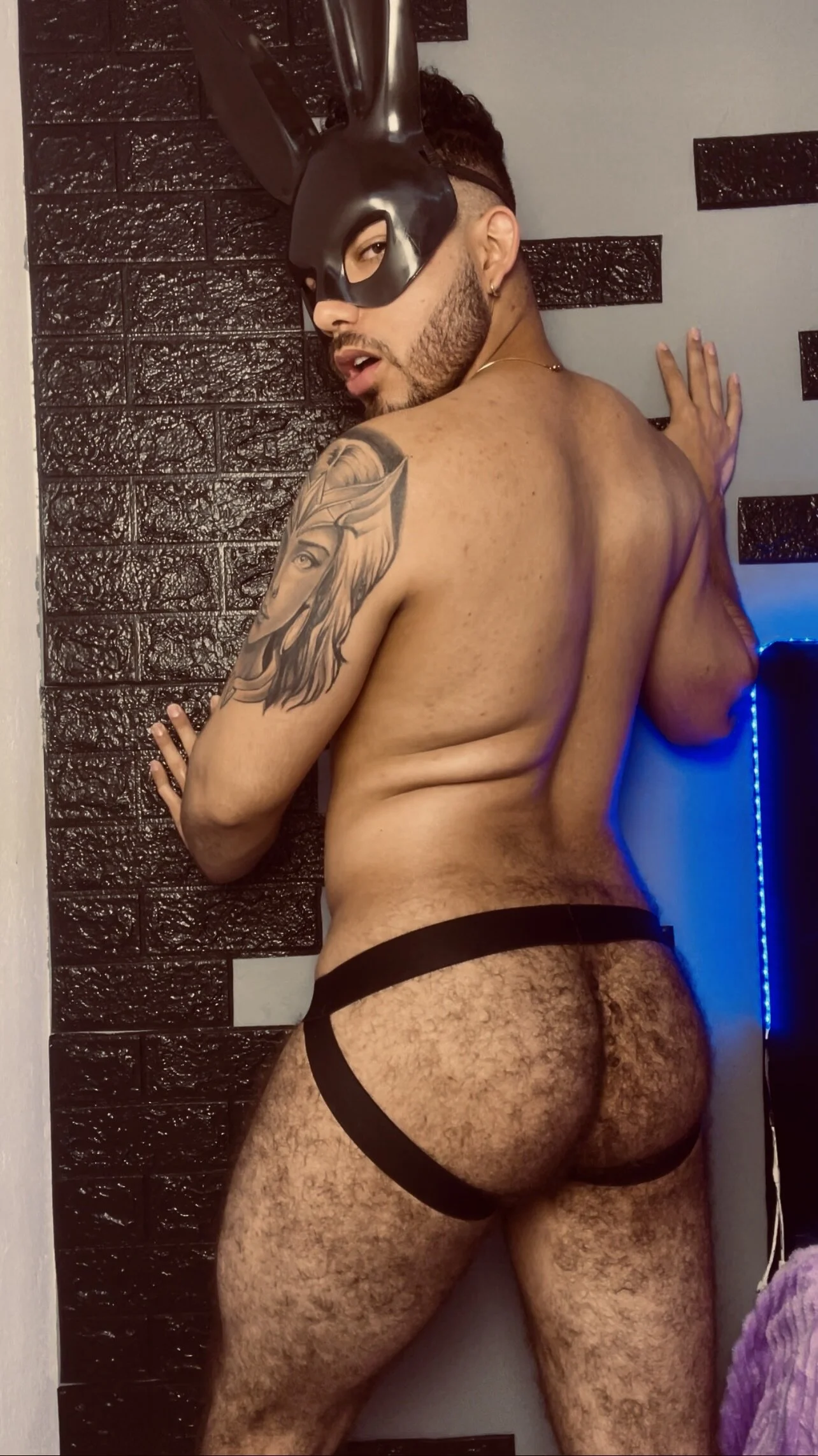 XXX Porn Photo of Nude adamhairy 66