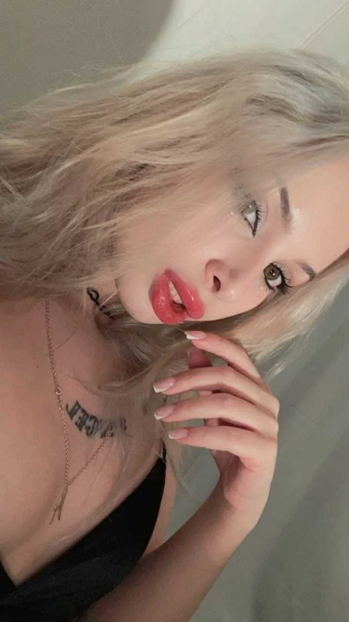 XXX Porn Photo of Nude OnlyLaney 2