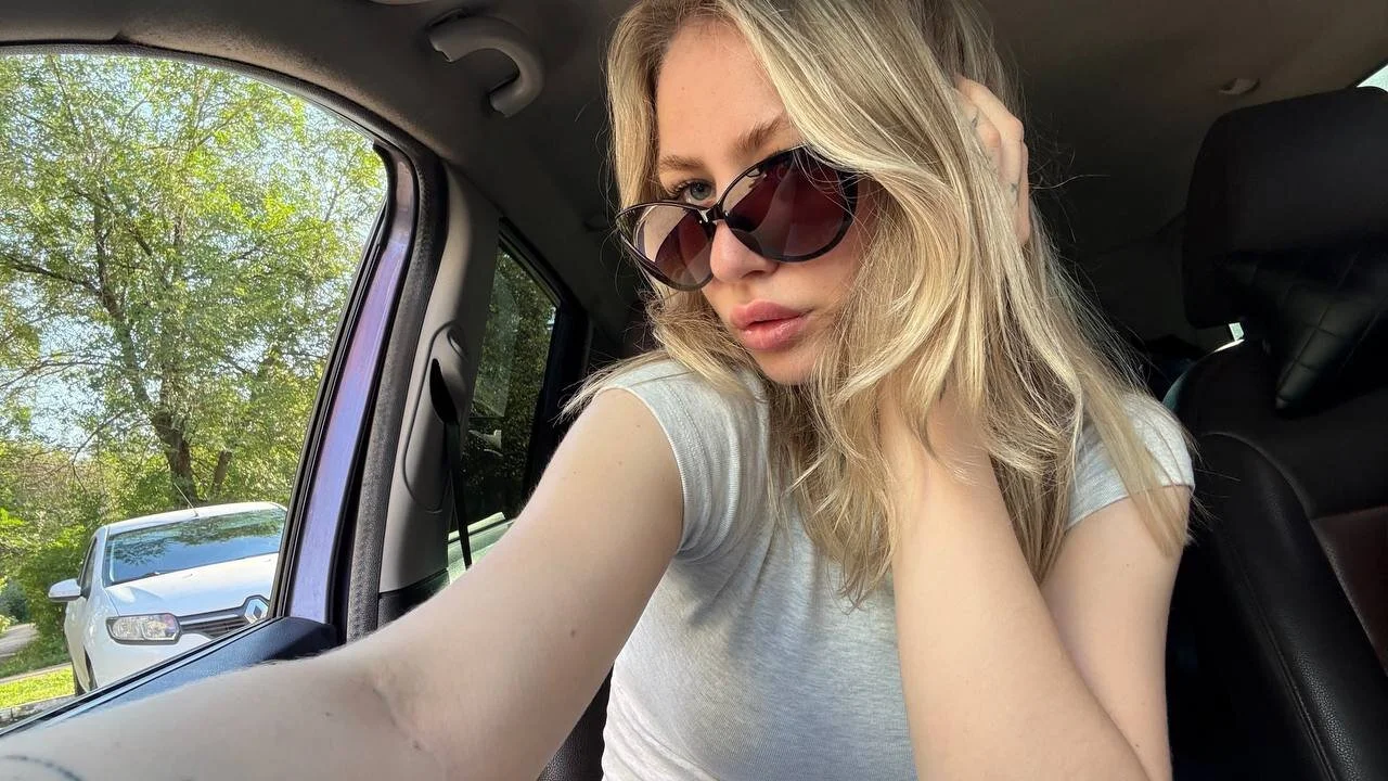 XXX Porn Photo of Nude BlondeBun 7