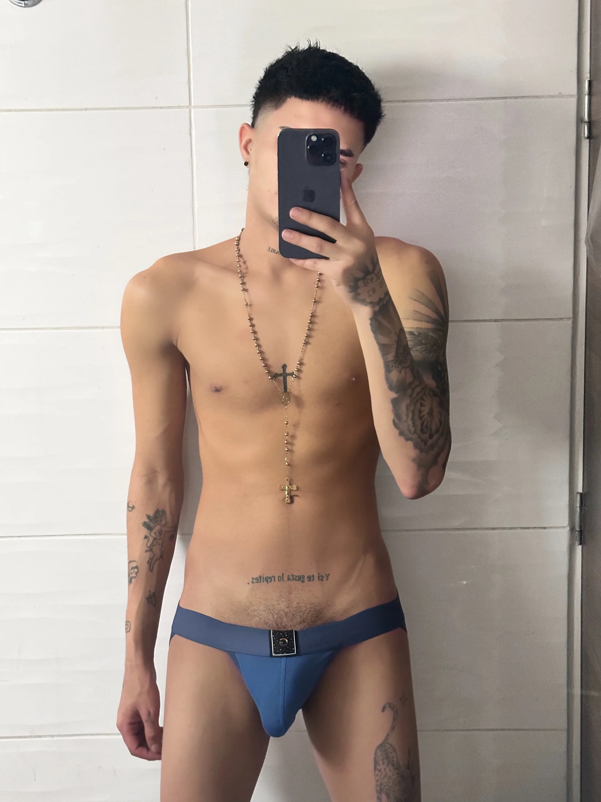 XXX Porn Photo of Nude huge_Santiago 16