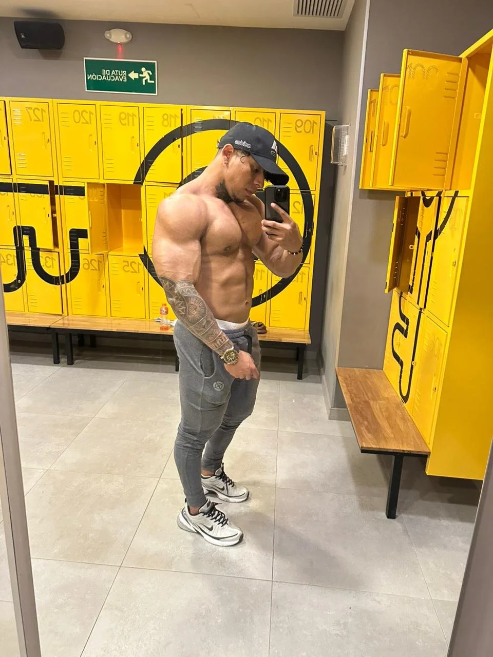 XXX Porn Photo of Nude bradley_smith 15