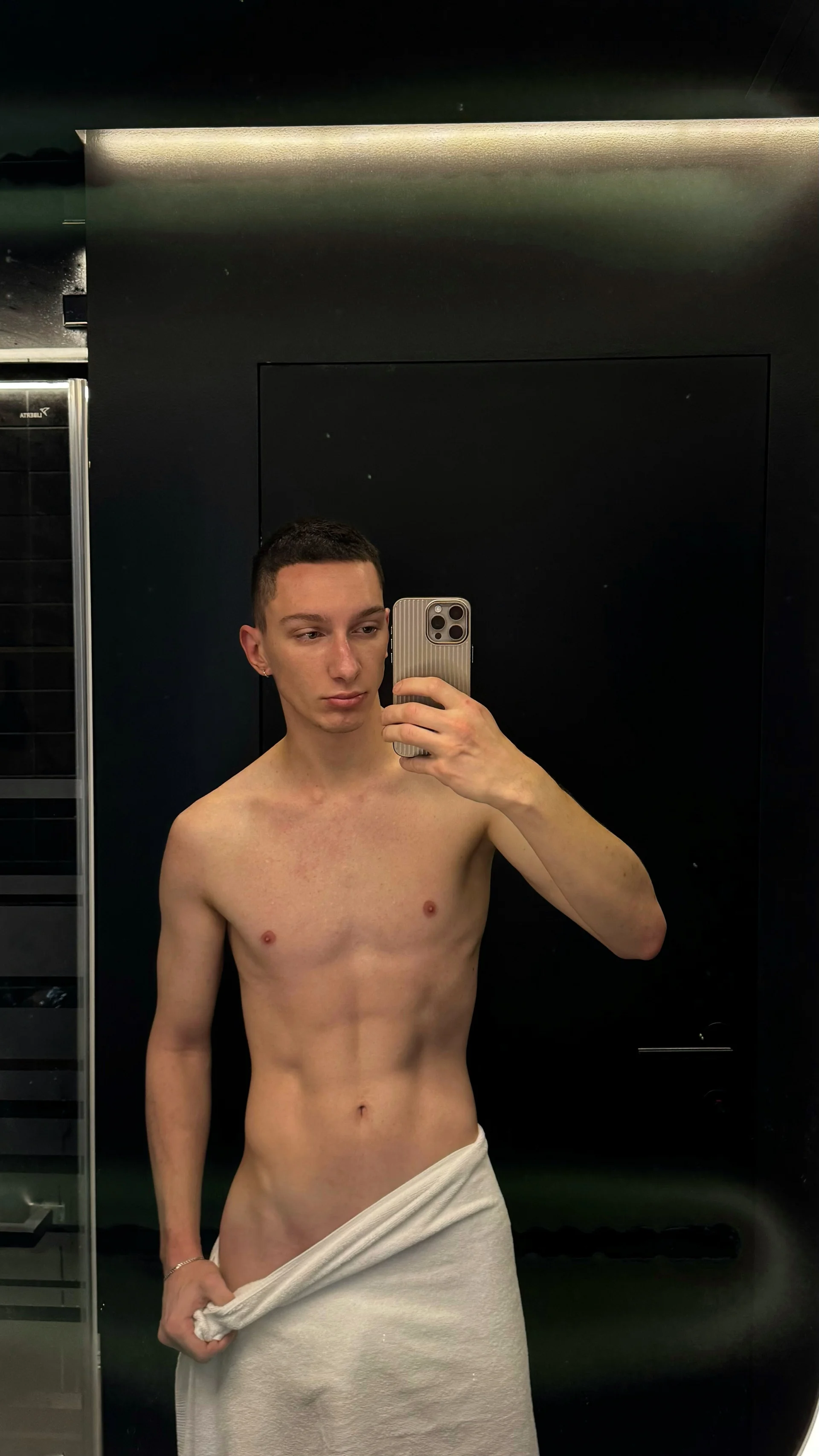 XXX Porn Photo of Nude BoyTurtle 5