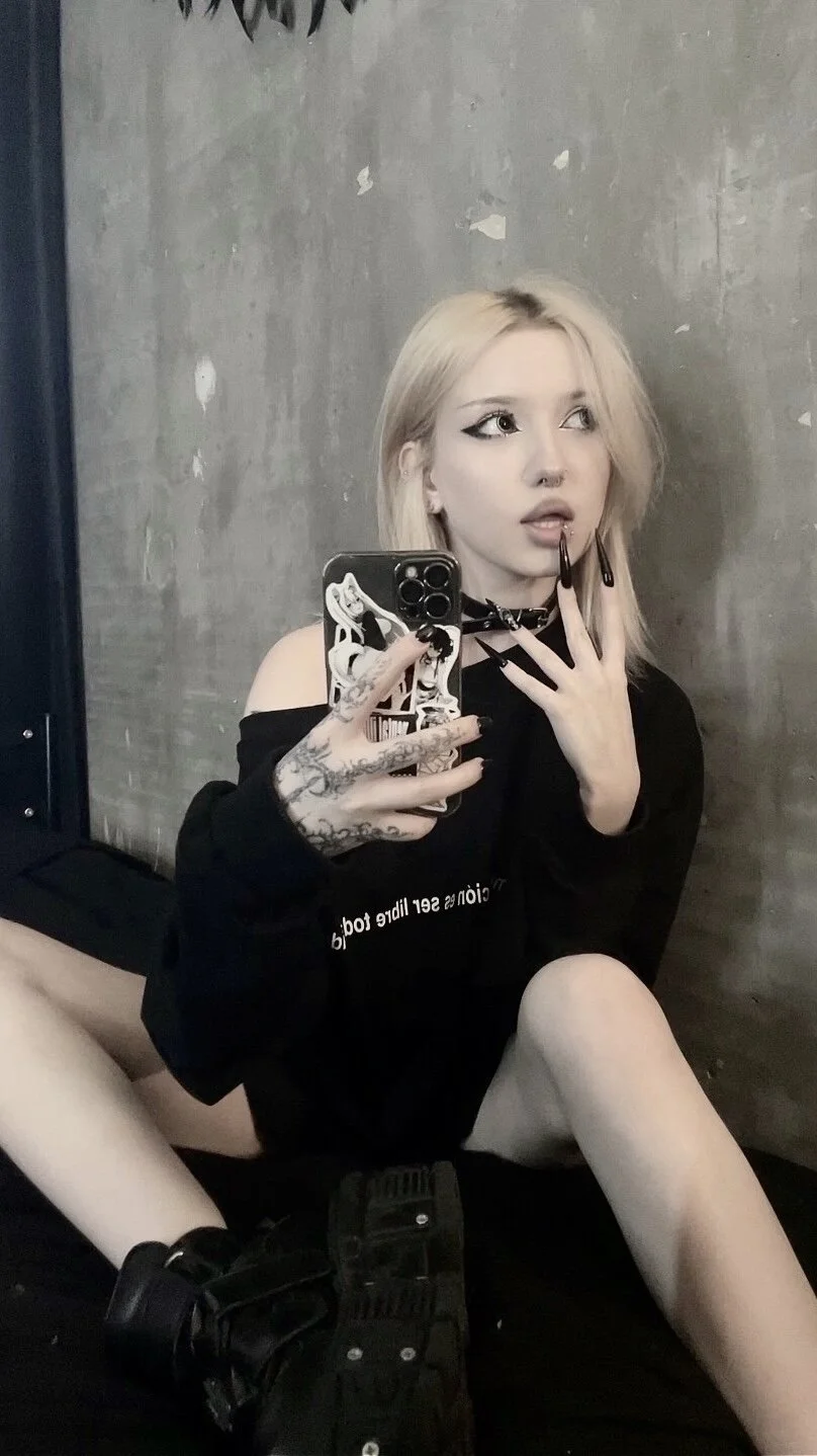 XXX Porn Photo of Nude bloodybby 24