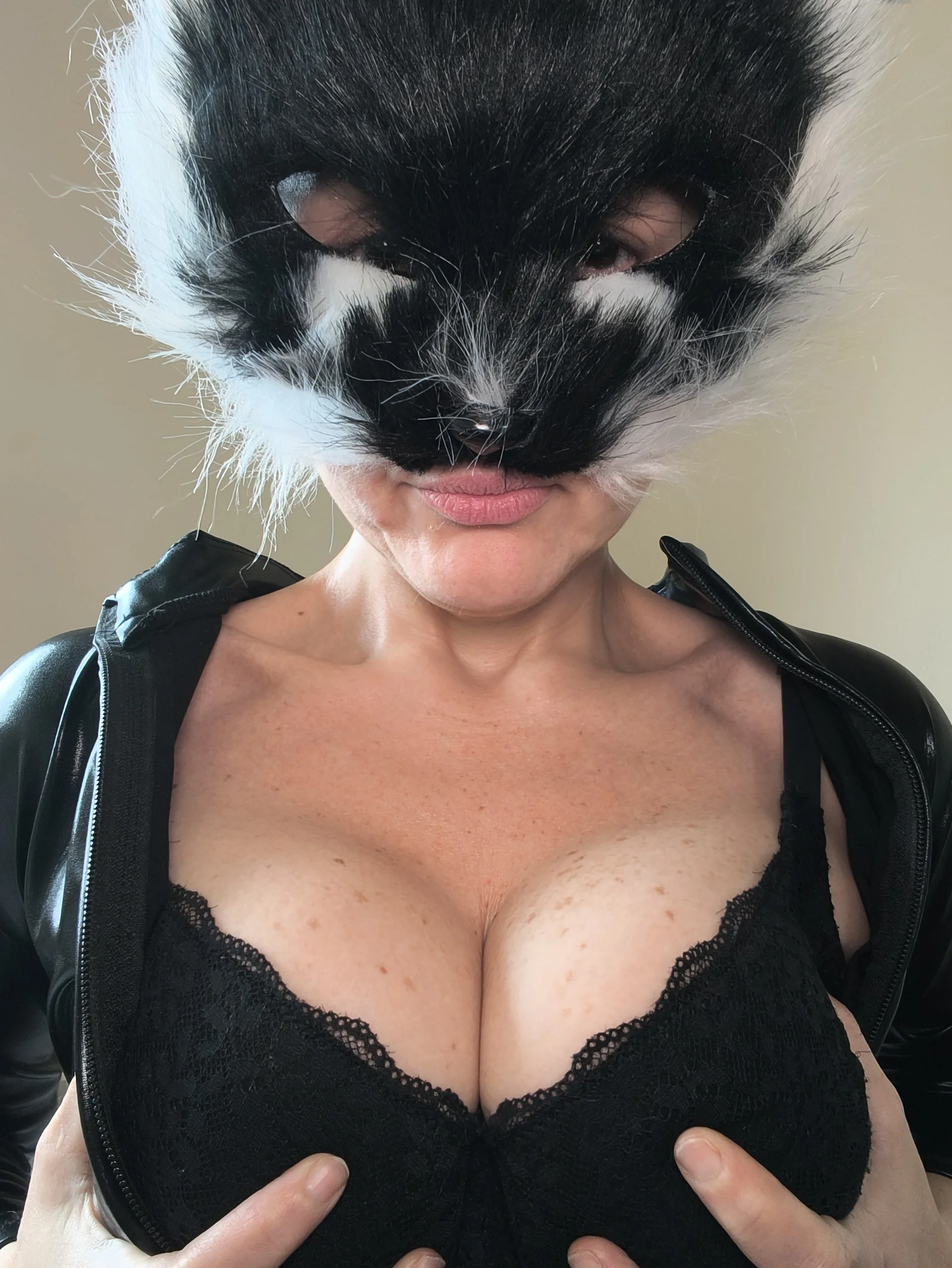 XXX Porn Photo of Nude MinaMask 1